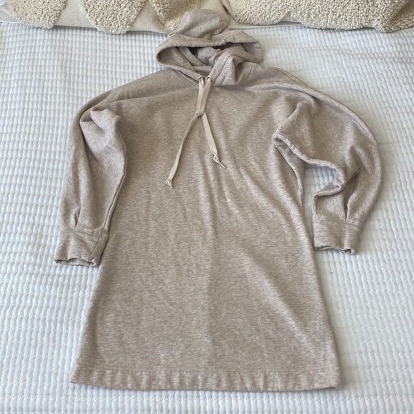 Beige sweater dress w/ hood - Picture 1 of 3